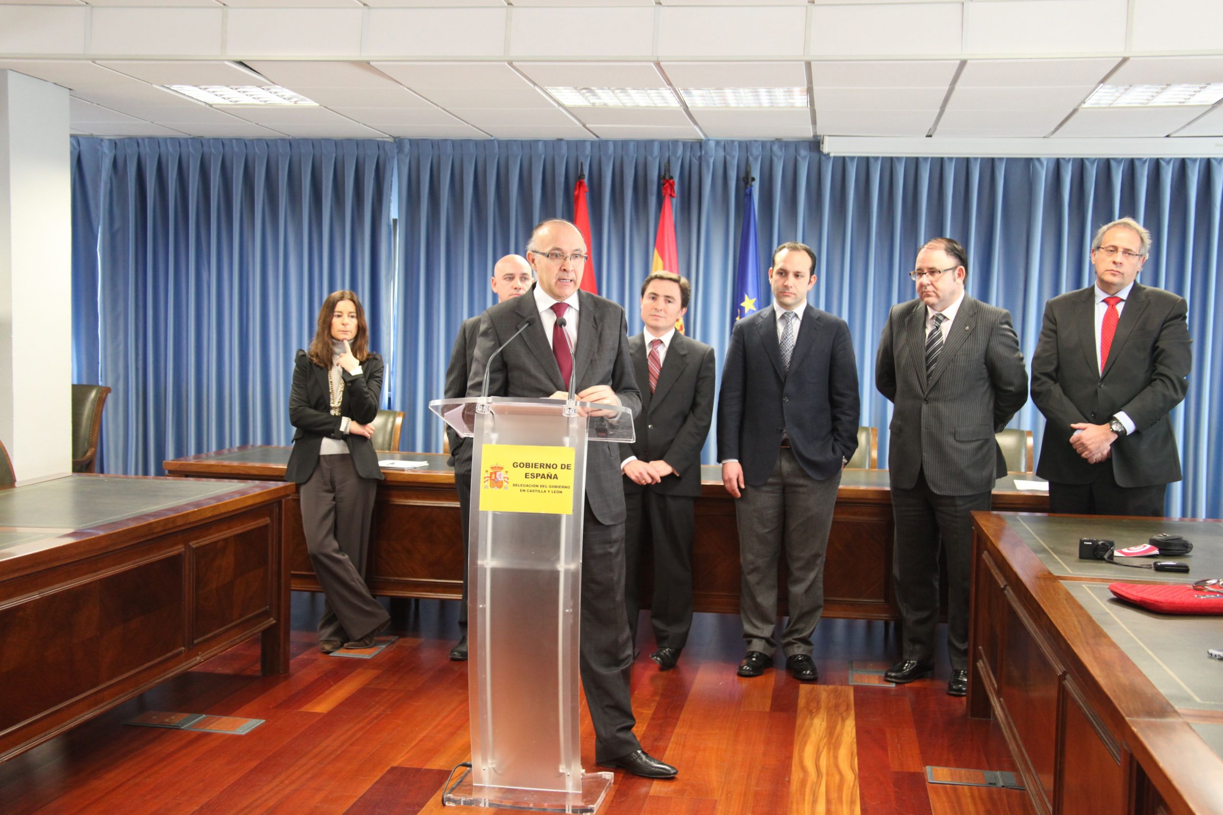 El delegado del Gobierno se reúne con el sector del automóvil en Castilla y León con el fin de analizar los planes en marcha para dinamizar el empleo, rejuvenecer el parque automovilístico y frenar la emisión de gases contaminantes